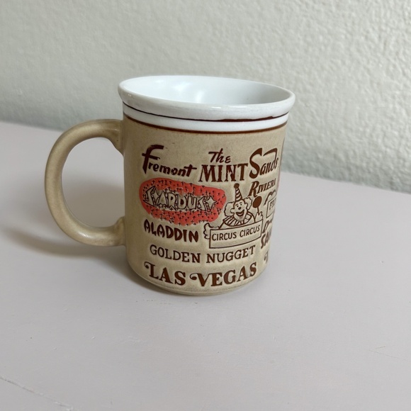 Vintage 1970s Las Vegas Nevada Landmark Casinos Retro Souvenir Coffee Mug Cup - Picture 3 of 11